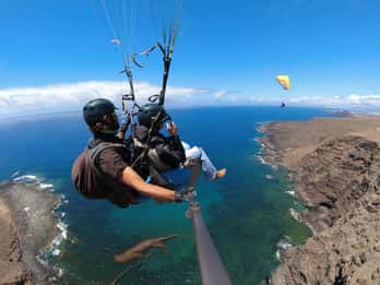 Lanzarote: Tandem Paragliding Flight Over Lanzarote