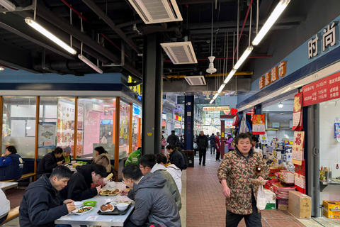 Shanghai: Local Food Market and Park Walking Tour