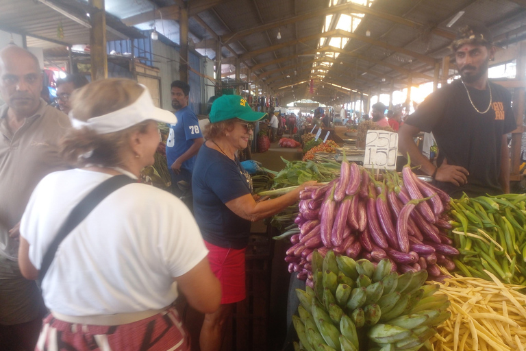 Colombo: Cruise Shore Excursion by Tuk Tuk & Tea Tasting