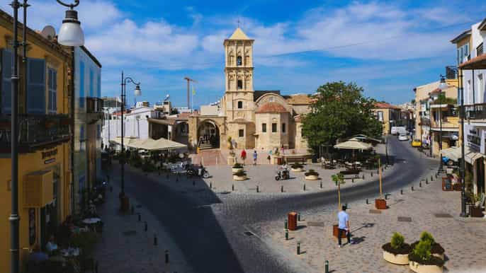 Pafos: Passeio Turístico por Larnaca e Nicósia Dividida