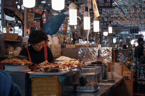 Aventura única de comida auténtica en el mercado de GwangjangSamll Tour gastronómico a pie en grupo