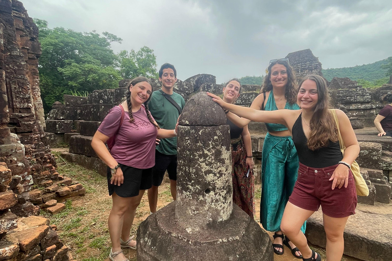 Hoi An: Rovine di My Son; bus-battello-spettacolo culturale-pranzo-guida