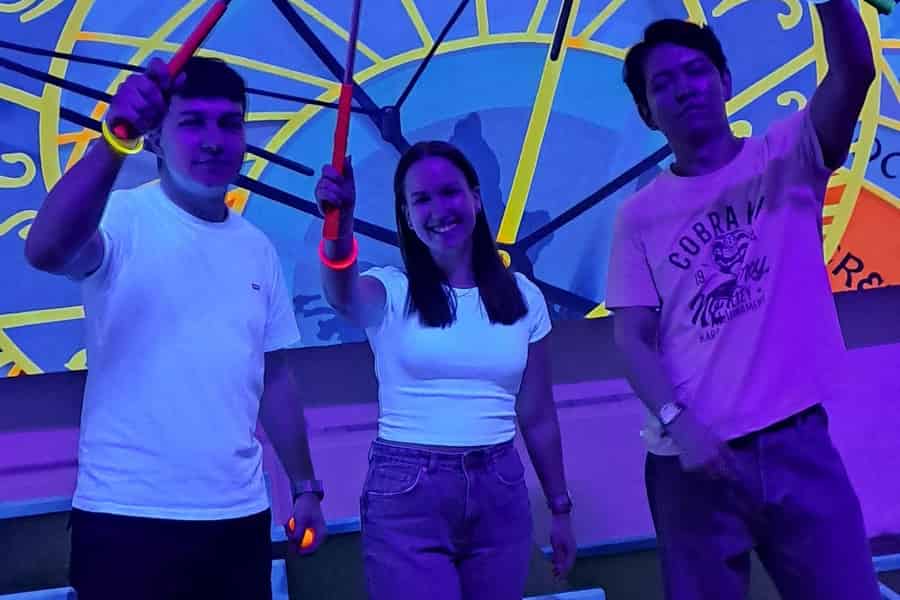 Prag: Glow Golf Minigolfspiel mit UV-Licht. Foto: GetYourGuide