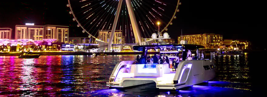 Dubaï : soirée sur un yacht avec DJ, barbecue et open bar