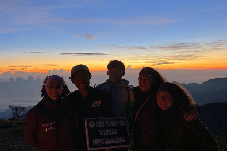 Oke Rinjani 2-Day Trek – Summit Climb & Amazing Views
