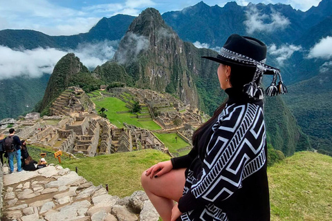Machu Picchu Tour from Cusco with Scenic Train Ride and Guide From Cusco: Full-Day Group Tour to Machu Picchu