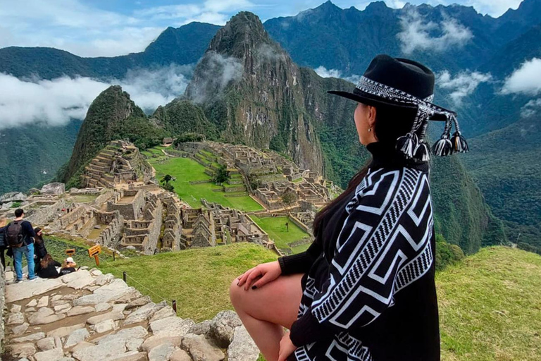 Machu Picchu Tour from Cusco with Scenic Train Ride and Guide From Cusco: Full-Day Group Tour to Machu Picchu