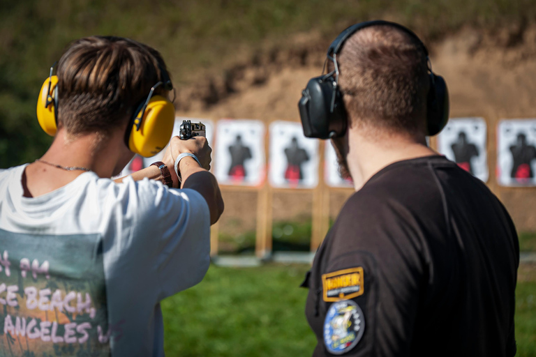 Praga: Experiência de tiro ao ar livre com até 10 armasPraga: Experiência de tiro ao ar livre de 2 horas - Pacote com 7 armas