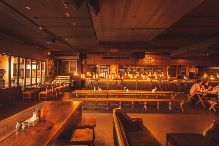 Experiencia guiada de pubs en Delhi: camina, bebe y repiteExperiencia guiada por los pubs de Delhi: camina, bebe y repite