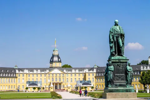 Karlsruhe: Express Walk with a Local in 90 minutes