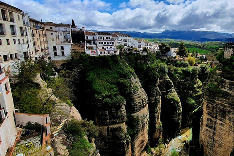 De Málaga: Tour completo por Ronda e Setenil de las BodegasTour guiado por Ronda e Setenil - Da estação de trem de Málaga