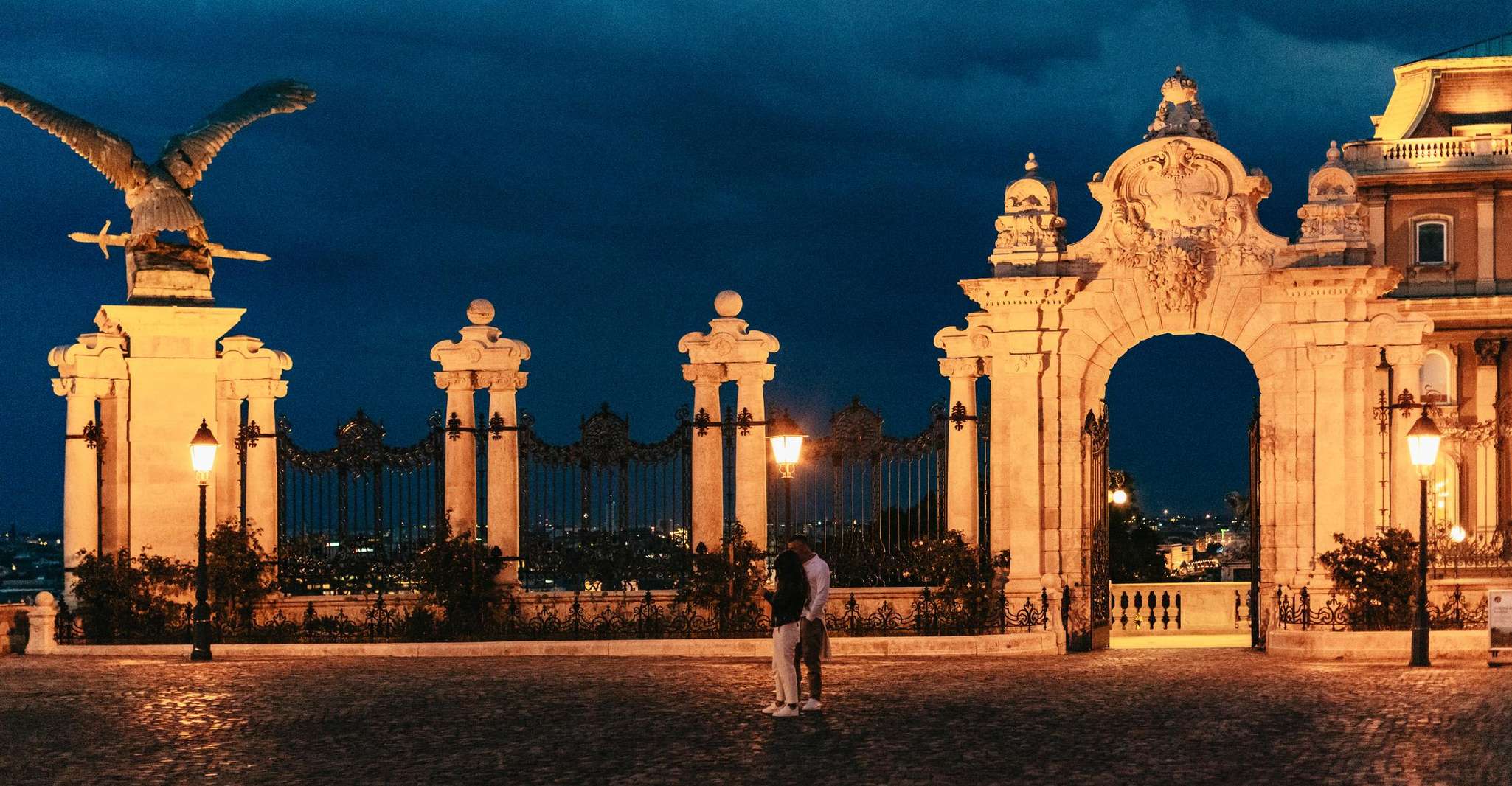 Budapest: Buda Castle District Vampires and Myths Night Tour photo 13