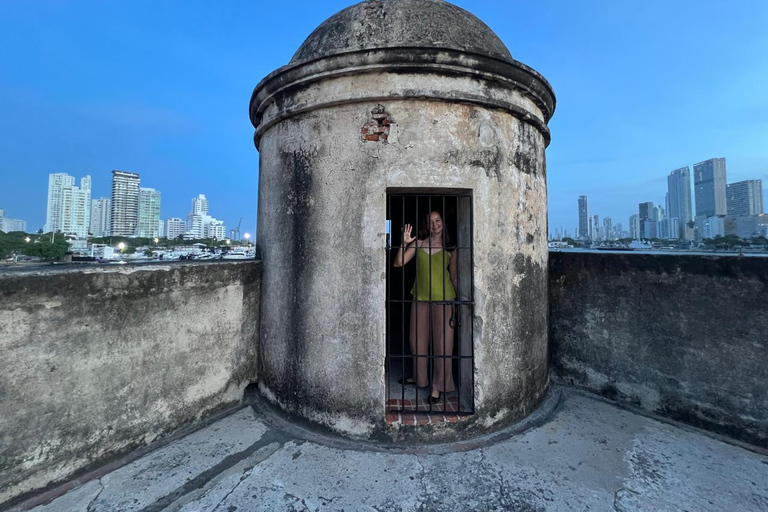 Passeio de bicicleta ao pôr do sol com visita à baía de Cartagena e GetsemaníPasseio de bicicleta ao pôr do sol com visita à Baía de Cartagena e Getsemaní
