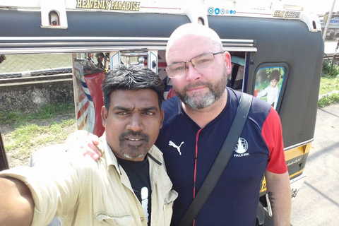 Passeio turístico local em Tuk-Tuk em Fortkochi