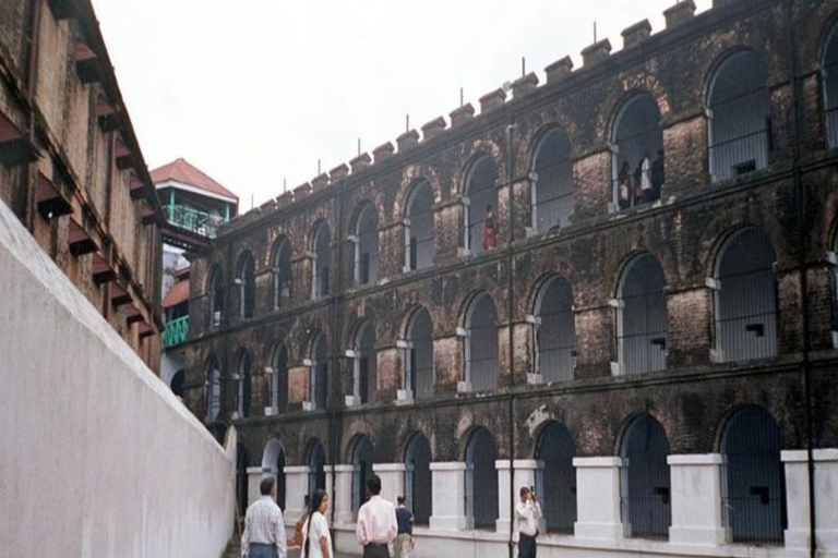 جولة ركوب الدراجات في ضوء القمر في كوتشي