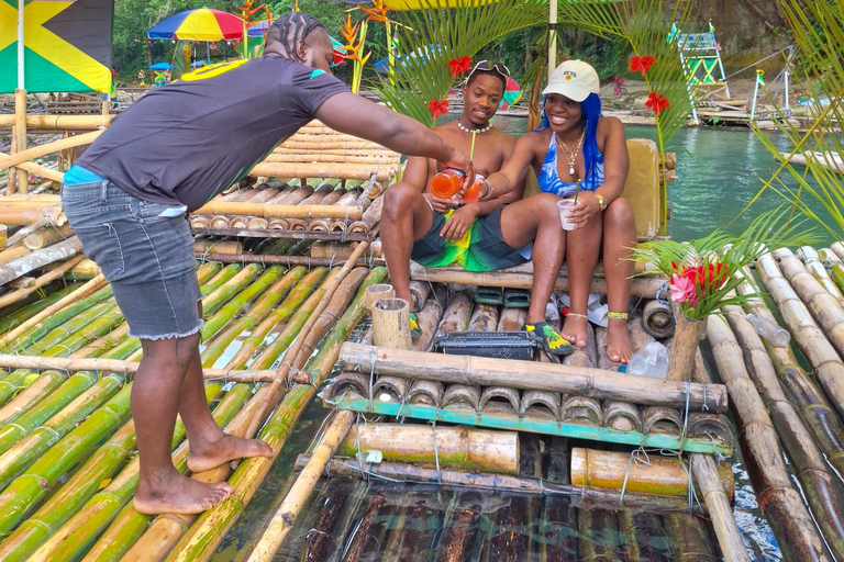 Montego Bay: Bamboo Rafting with Limestone Massage & Shoping