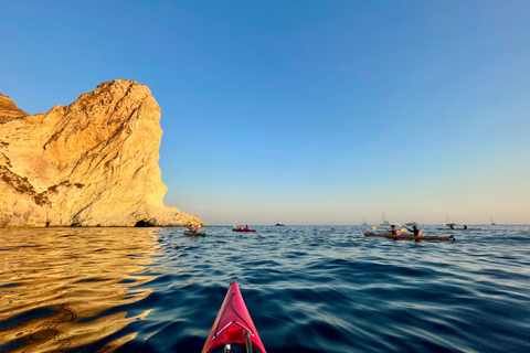 Santorini: South Sea Kayaking Tour with Sea Caves and Picnic Tour with Transfer