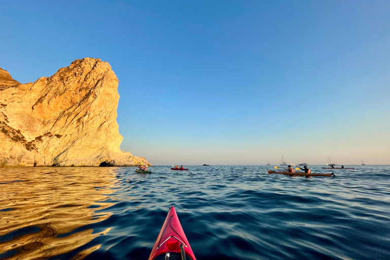 Santorini: South Sea Kayaking Tour with Sea Caves and Picnic Tour with Transfer