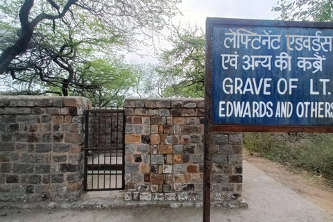 Delhi: Northern Ridge Walk with Tibetan Colony Tour