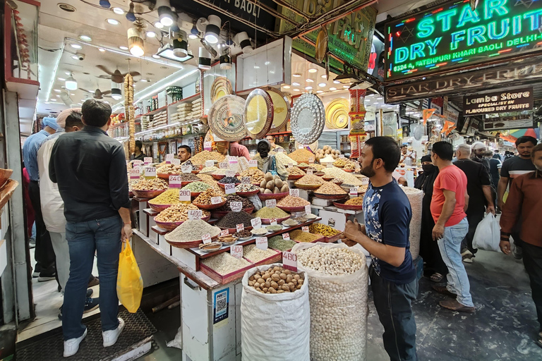 Delhi : excursion de 5 jours dans le Triangle d&#039;Or avec un guide germanophoneExcursion de 5 jours avec hébergement dans des hôtels 4 étoiles