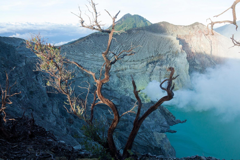 From Bali: Ijen Sunrise Tour & Breakfast at Local Restaurant