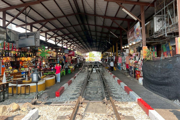 Excursión al mercado flotante de Damnoen Saduak y al mercado ferroviario de Maeklong