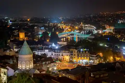 Tbilisi: Hidden Gems Walking Tour with Food & Wine Tastings
