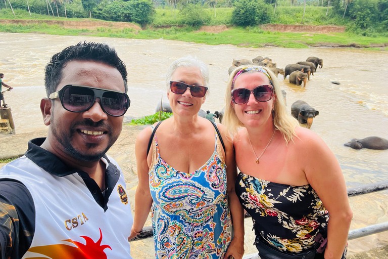 Kandy: Tuk Tuk Tour met Ambuluwawa Toren &amp; Pinnawala