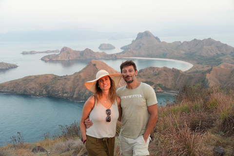Labuan Bajo: Romantic Komodo Island Hopping for Couples Couple Tour With Documentation