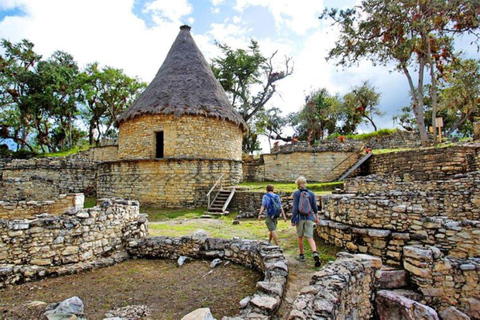 Avontuur in Chachapoyas: Kabelbaan en de Llaqta van Kuélap