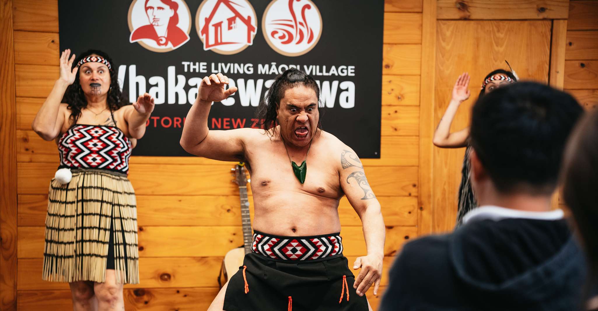 Rotorua, Māori Cultural Performance with Dancing - Hizvo