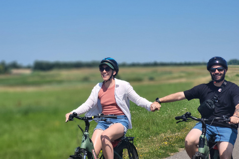 Amsterdam: Dutch Countryside E-Bike with Cheese & Clogs