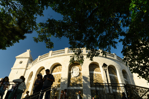 Paris: Experience the romance of Montmartre on a walk with a pro photographer Paris: Experience romance in Montmartre, a walk with a photographer in English
