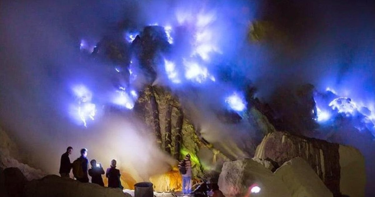Banyuwangi gruppentour ijen blue fire mit fahrer und guide getyourguide