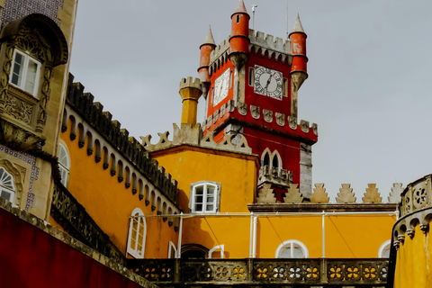 Lisbona: Sintra, Palazzo Pena, Roca Cape Coast e Cascais - 8hTour di 8 ore Sintra Pena Palazzo Giardini Roca Cape Coast Cascais