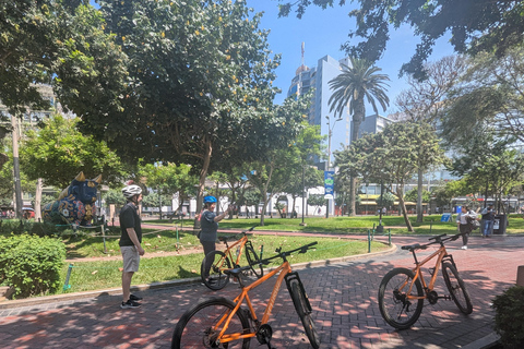 Tour in bicicletta Miraflores Barranco Huaca PucllanaTour in bici Miraflores Barranco Huaca Pucllana