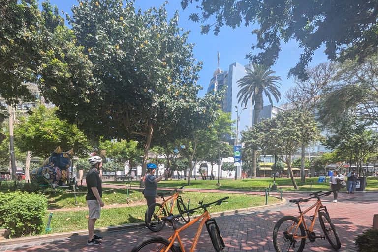 Tour in bicicletta Miraflores Barranco Huaca PucllanaTour in bici Miraflores Barranco Huaca Pucllana