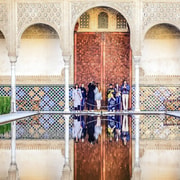 Granada: Alhambra & Nasrid Palaces Small Group Guided Tour