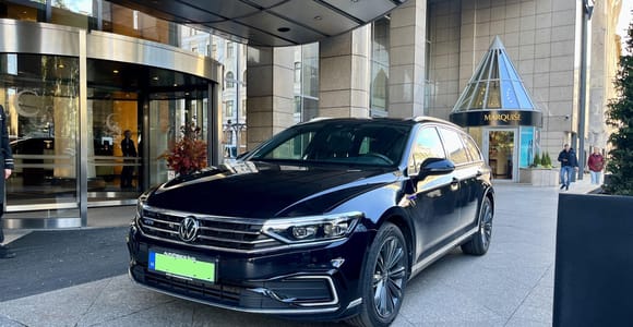 Budapest: Private Door-to-Door Airport Transfer