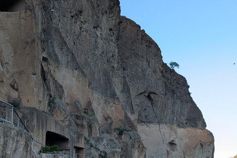 Tbilisi: 5-Day Guided Tour with Wine Tasting and Transfers