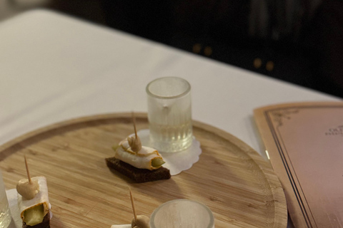 Riga Art Nouveau Guided Tour with Unique Food Tasting