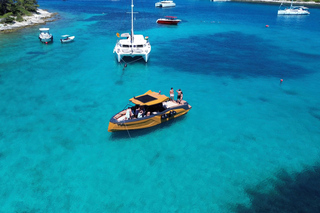 Von Split: Brač, Hvar & Pakleni-Inseln Privatbootstour