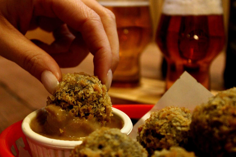 Glasgow: Beer Flight with a Haggis Taster in a Glasgow pub