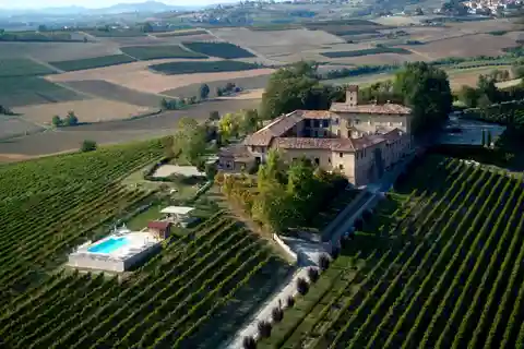 Monferrato: Visita al Museo e Degustazione al Castello di Razzano