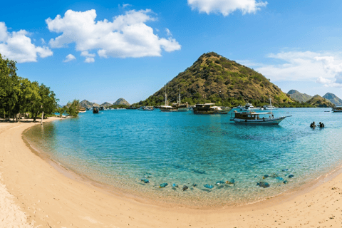 Labuan Bajo: Rangko Cave, Wae Cicu Beach & Sunset Tour