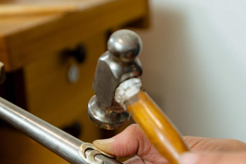 Craft your silver jewelry at an art shop in Valparaíso Create your silver jewelry in a Valparaíso art shop