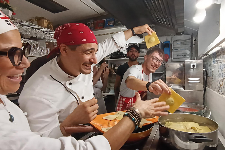 佛罗伦萨：意面制作课程，含晚餐、葡萄酒和... 唱歌！佛罗伦萨：意面制作课程，含晚餐、葡萄酒...还有歌唱！