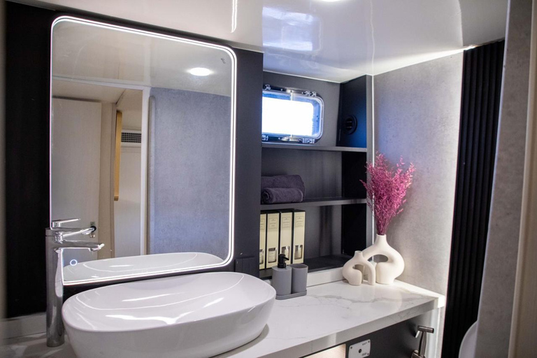 Private Yacht Experience at Sea with Soft Drinks & Juices Experience Burj Al Arab from the Sea. 2hr Private Yacht Tour