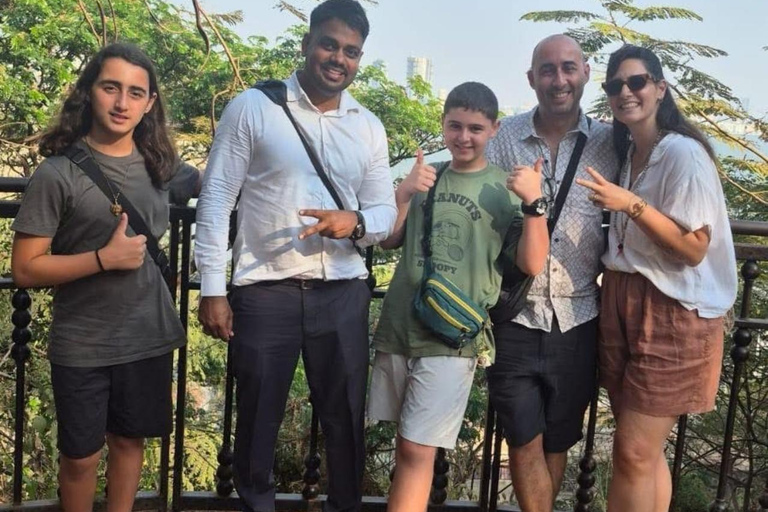 Mumbai: Guided City Tour with Chai and Fishermen