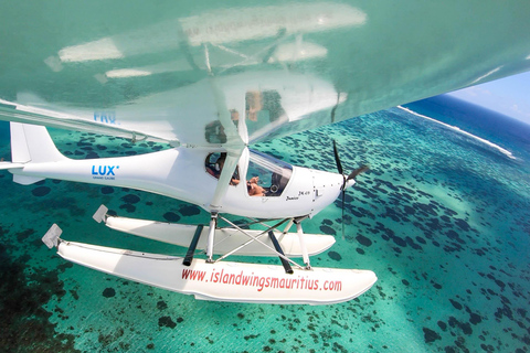 Private Wasserflugzeug-Tour mit malerischen Ausblicken auf MauritiusMalerischer Flug mit dem Wasserflugzeug über die Lagune Roches Noires
